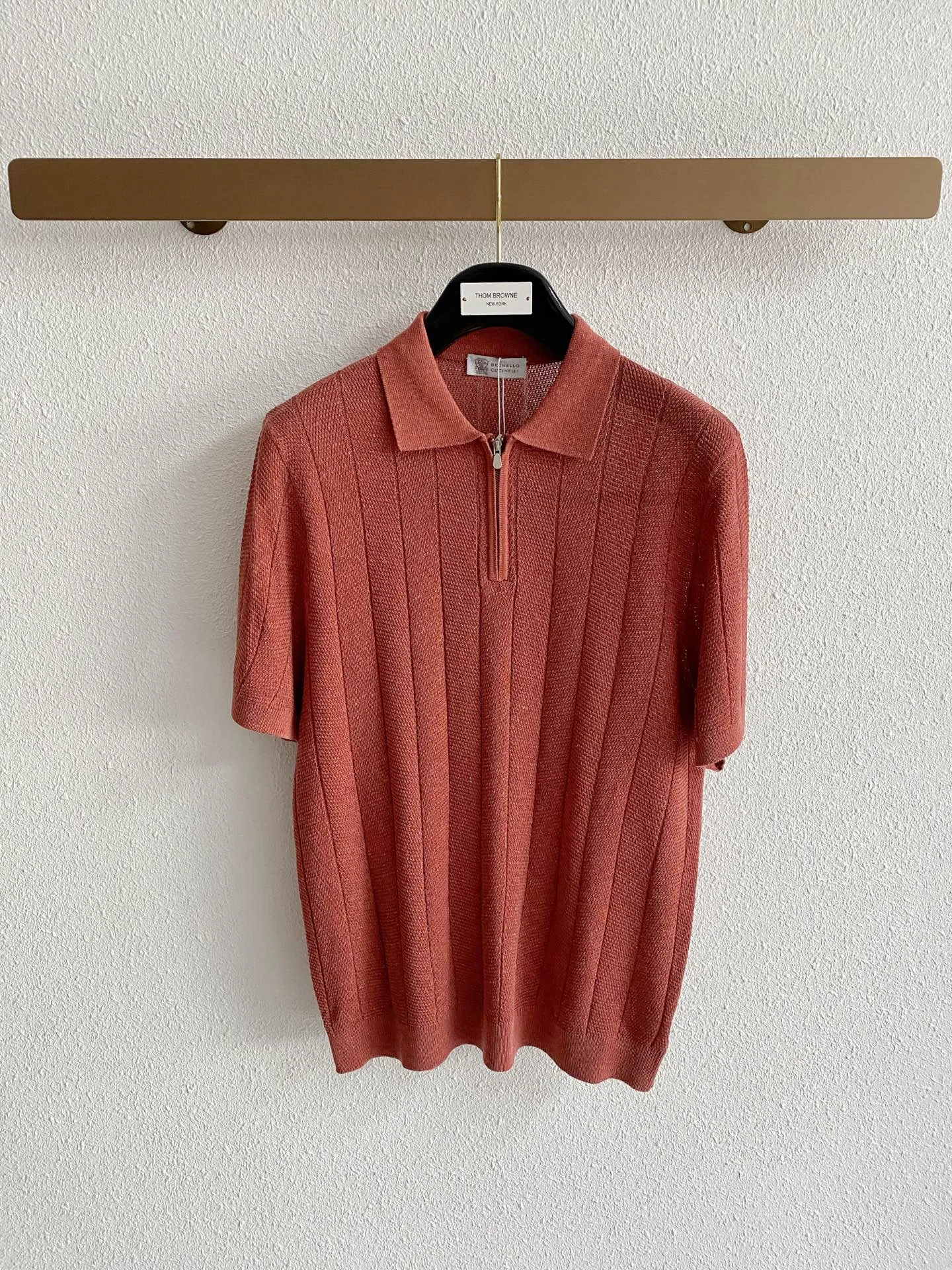 Brunello Cucinelli old money style half-zip knitted Polo shirt, Classic design, the fabric is made of linen + lyocell/cotton blended material, which combines the breathable freshness of linen and the drape and silky smoothness of lyocell. It is not sweaty or sticky when worn in summer. Sizes: M-3XL